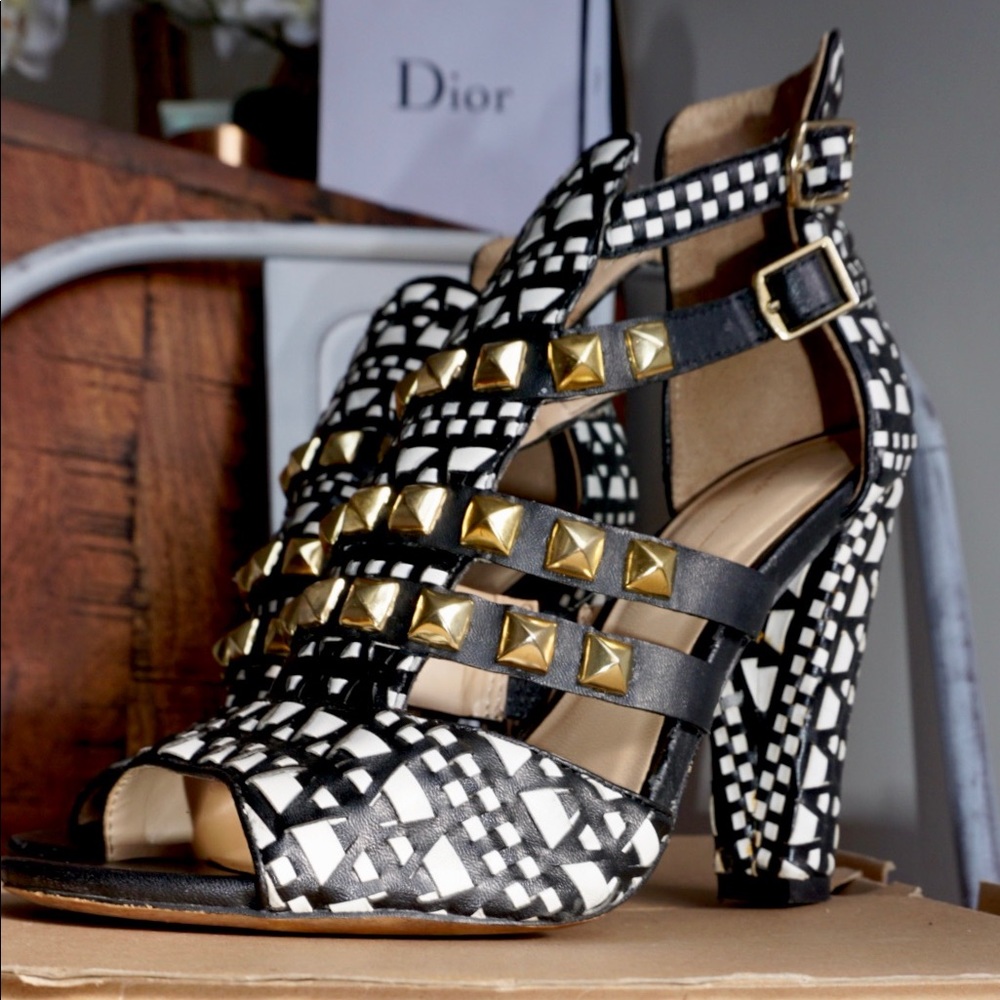 Zara Sandalia Empeine Tachas